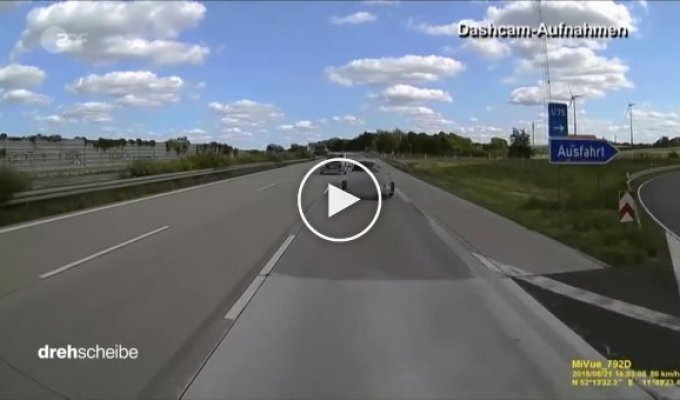 Впечатляющая авария на автобане в Германии