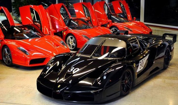 Ferrari Enzo и FXX Михаеля Шумахера выставили на продажу (12 фото)