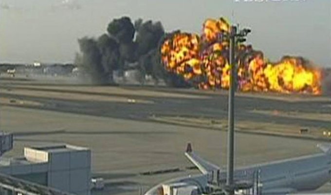 Авиакатастрофа в Японии (5 фото)