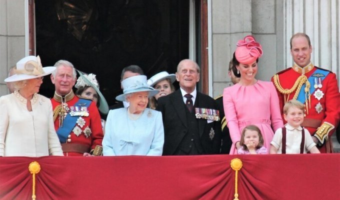 Королева и не король: почему супруг королевы Великобритании Елизаветы II только принц? (2 фото)