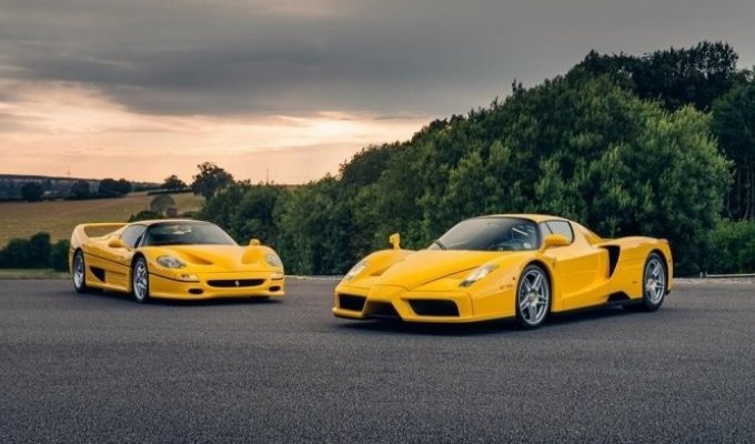 Красный Ferrari это скучно? Дилер из Великобритании продает желтый Enzo и F50 (10 фото)
