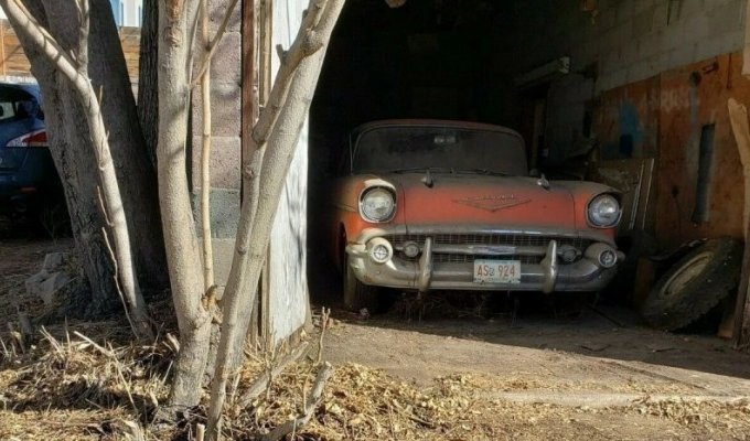 Chevrolet Nomad 1957 года больше 45 лет простоял в гараже и теперь продается (20 фото)
