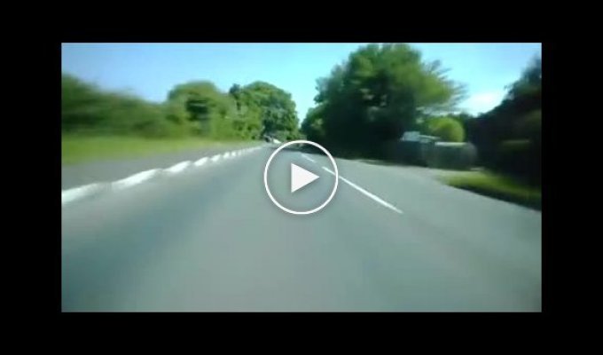 Видео с камеры на шлеме мотоциклиста, от которого становится не по себе