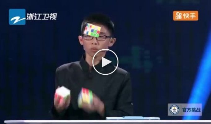 Жонглирующий кубиками Рубика мальчик установил новый мировой рекорд