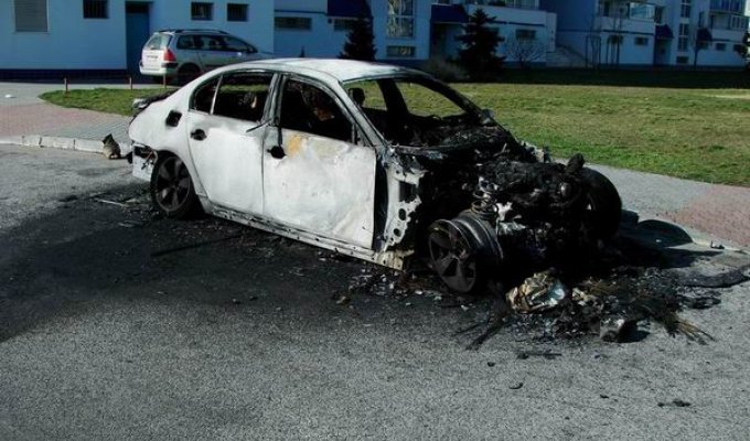 Сгоревшие BMW (9 фото)