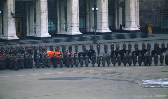 В сети появились неизвестные кадры похорон Сталина (8 фото + видео)