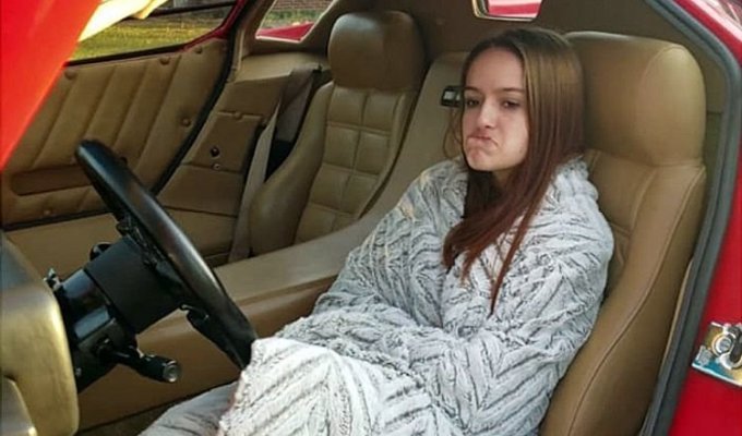 Девочка хотела в подарок новенький Lamborghini, а получила подержанный суперкар из 80-х (3 фото + 2 видео)