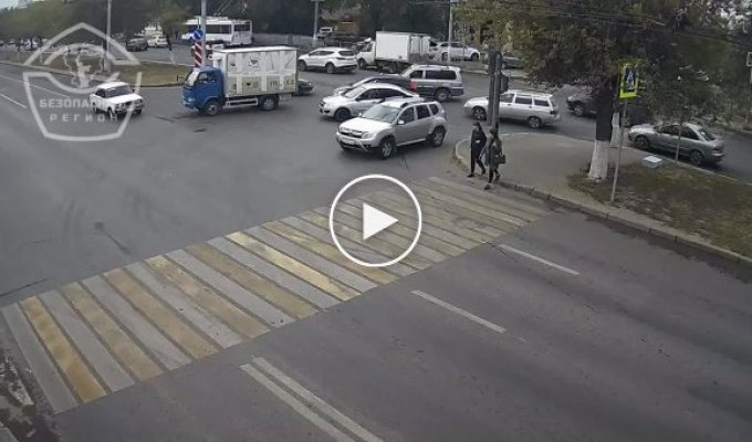 Пятерка столкнулась с Renault Duster в Волгограде