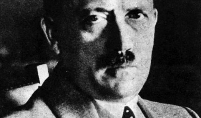 Предполагаемая маскировка Гитлера (5 фото)
