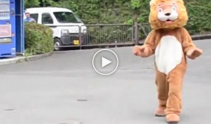 В Японии проводились учения по поимке сбежавшего льва