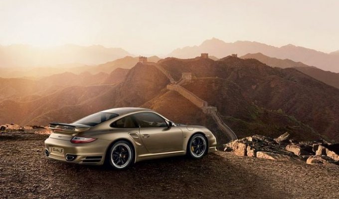 Юбилейная спец-версия Porsche 911 Turbo S только для Китая (7 фото)