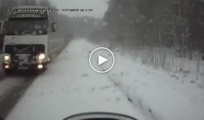 Авария грузовиков в городе Сланцы