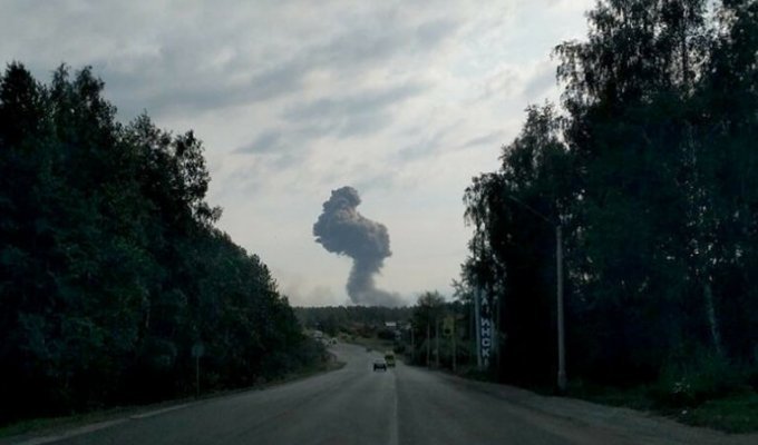 На территории воинской части в Красноярском крае произошел взрыв (4 фото + 1 видео)