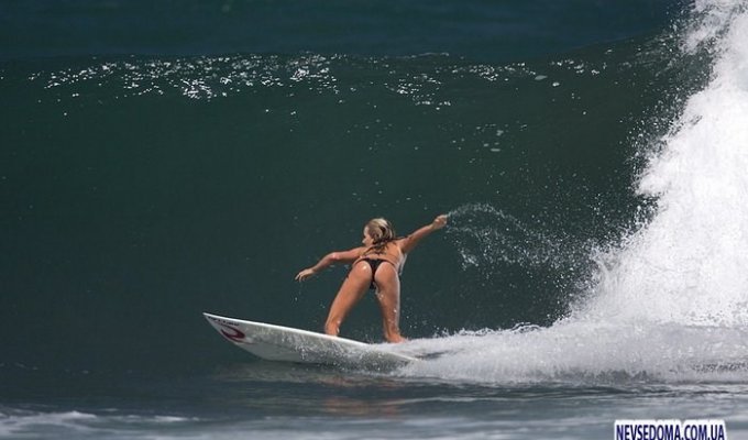 Девушки тоже любят серфинг (11 фото)