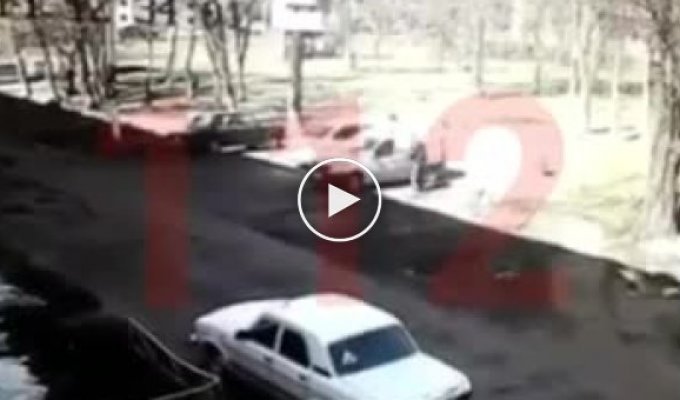 Бум! В Нижнекамске автомобиль взорвался сразу после того как хозяин сел в салон