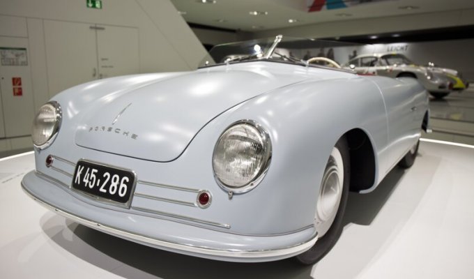Музей Porsche — выставочный комплекс в районе Цуффенхаузен города Штутгарт (112 фото)