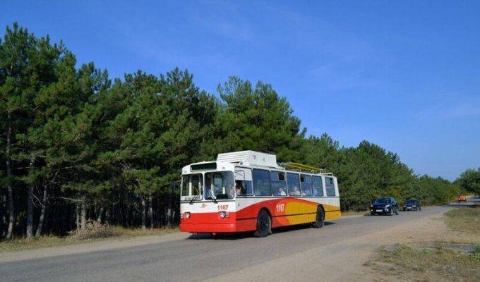 Модернизация троллейбуса Зиу-9 для автономного хода (11 фото)