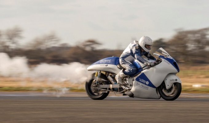 Британец сделал Suzuki Hayabusa с паровым двигателем и хочет установить рекорд скорости (7 фото + 2 видео)