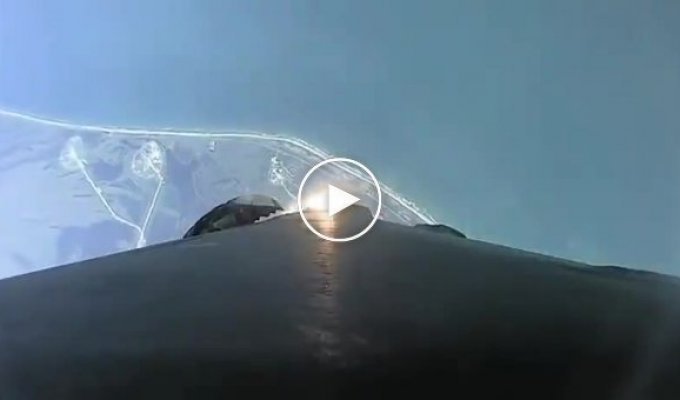 Вид с борта Falcon 9 во время ее полета в космос и обратно