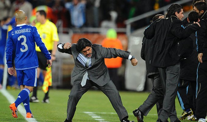 Великий Марадона: футболист и тренер (13 фото)