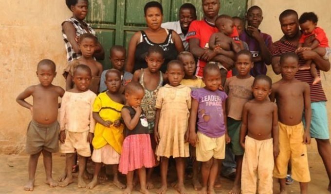 Гений плодовитости из Уганды: 39-летняя мать-одиночка сама растит своих 38 детей (9 фото + 1 видео)