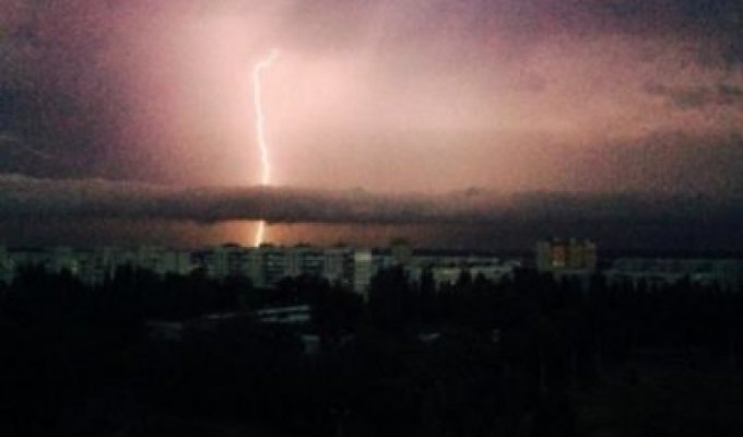 Последствия урагана в Харькове: погиб человек и множество разрушений