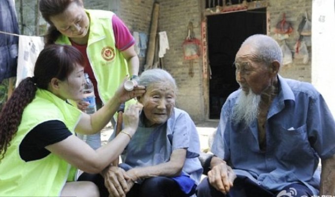 Китайские старожилы сделали первые свадебные фото после 80 лет брака (6 фото)