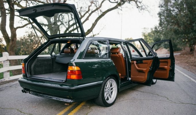 Универсал BMW M5 1995 года специальной версий "Elekta" (30 фото)