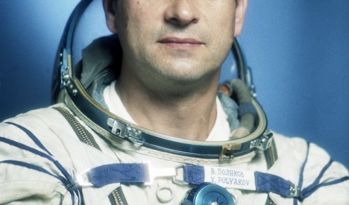 Валерий Поляков: космонавт-рекордсмен (2 фото)