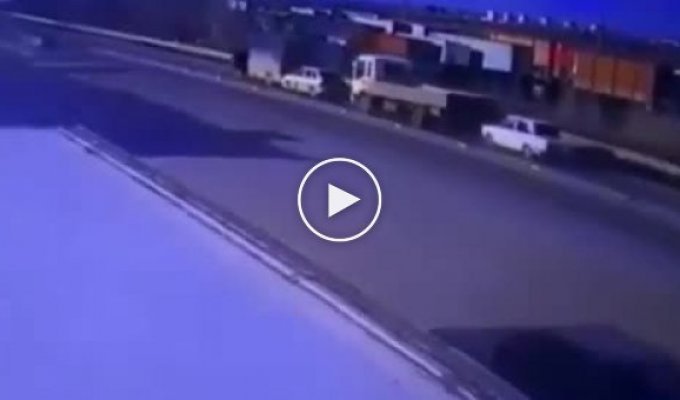 В Дагестане КамАЗ протаранил четыре автомобиля