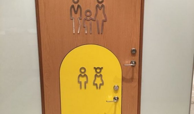 15 туалетных указателей, которые четко объясняют разницу полов (16 фото)