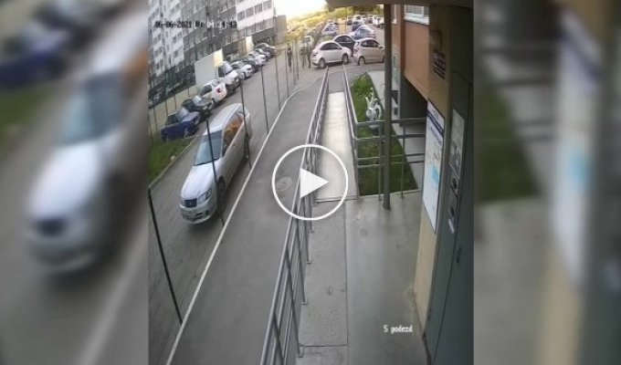 В Челябинске парень избил 67-летнего пенсионера за сделанное замечание