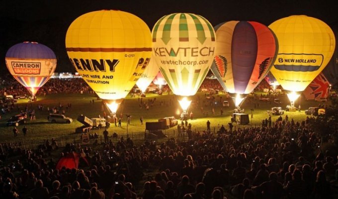 Международный фестиваль воздушных шаров в Бристоле (12 фото)