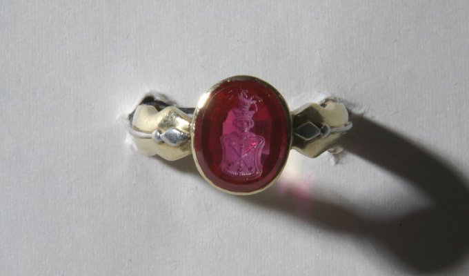 Перстень с рубином работы Бенвенуто Челлини стоимостью в несколько сотен миллионов долларов (5 фото)