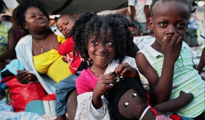 Гаити - жизнь продолжается (15 фото)