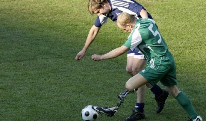 Инвалиды в футболе, крепкие люди (7 фото)