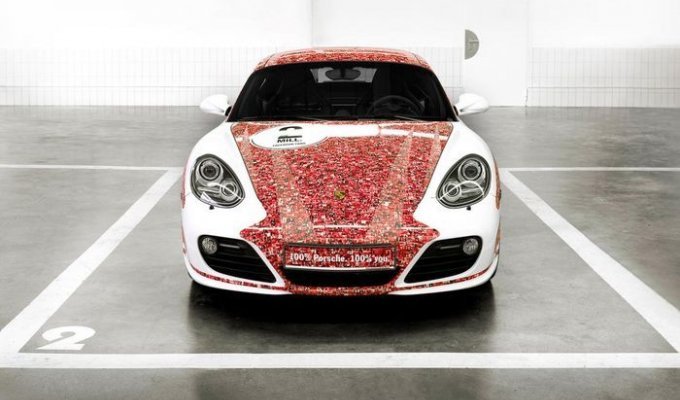 В Porsche представили Cayman S с 2-мя миллионами фото друзей из Facebook (9 фото)