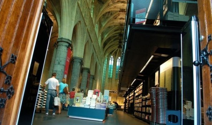 Книжный магазин в Нидерландах (31 фото)