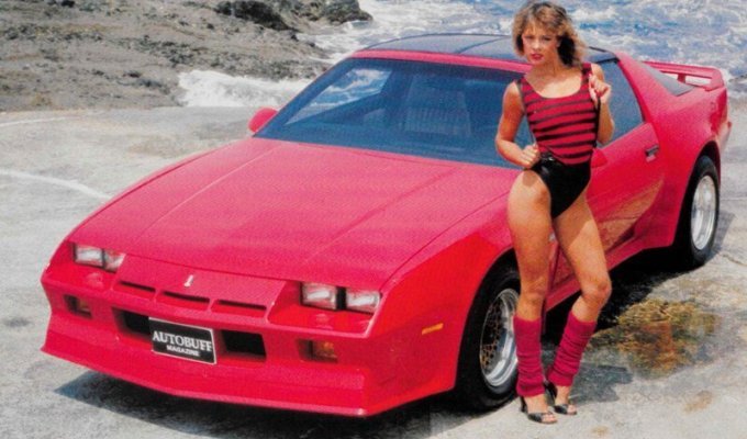 Девушки и тачки 80-х: коллекция фотографий культового журнала Autobuff (21 фото)