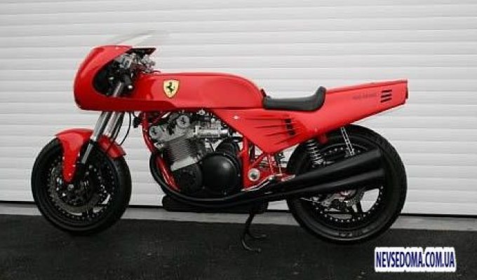 Уникальный мотоцикл Ferrari ищет покупателей (4 фото)