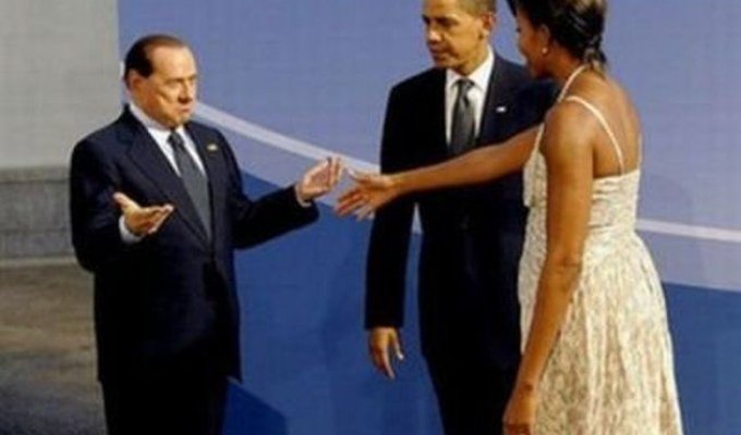 Что же на самом деле произошло с Берлускони (5 фото)