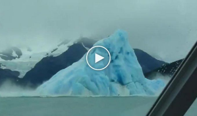Как айсберги делают кувырок