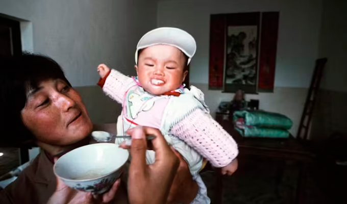 К чему привела политика одного ребенка в Китае (7 фото)