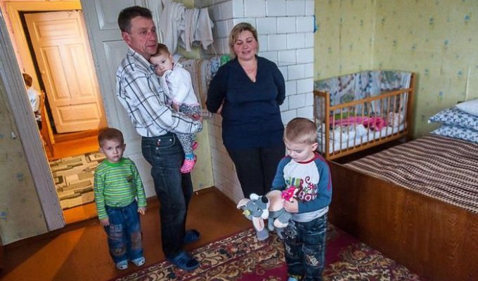 Как живет белорусская многодетная семья в деревне (19 фото)