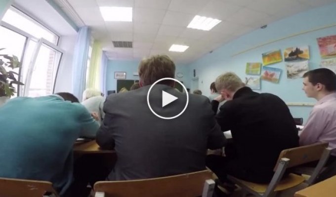 Смоленский подросток выпрыгнул во время урока из окна школьного кабинета ради популярности (мат)