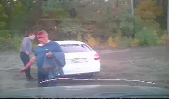 В Воронеже «подполковник полиции» избил водителя (3 фото + 4 видео)