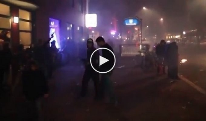 Ужасное поведение мигрантов с Ближнего востока во время новогодней ночи в Берлине