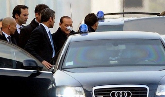 Сильвио Берлускони выписали из больницы (5 фото)