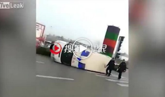 Китайцы лишились машины скорой помощи