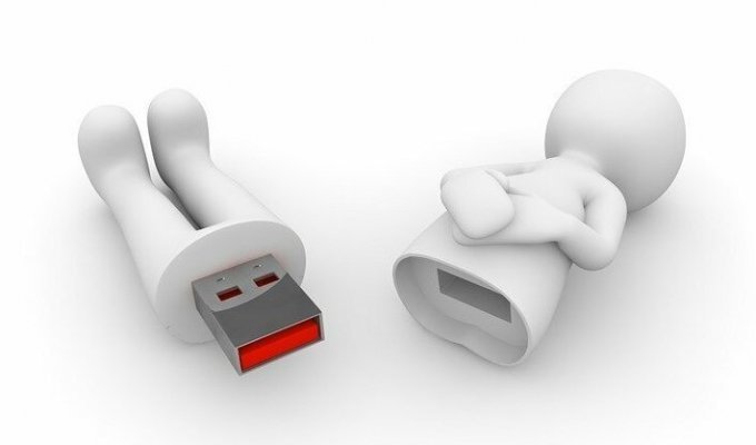 Создатель разъема USB объяснил, почему его так трудно вставить с первого раза (4 фото)